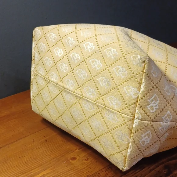 Dooney and Bourkesignaturetote
